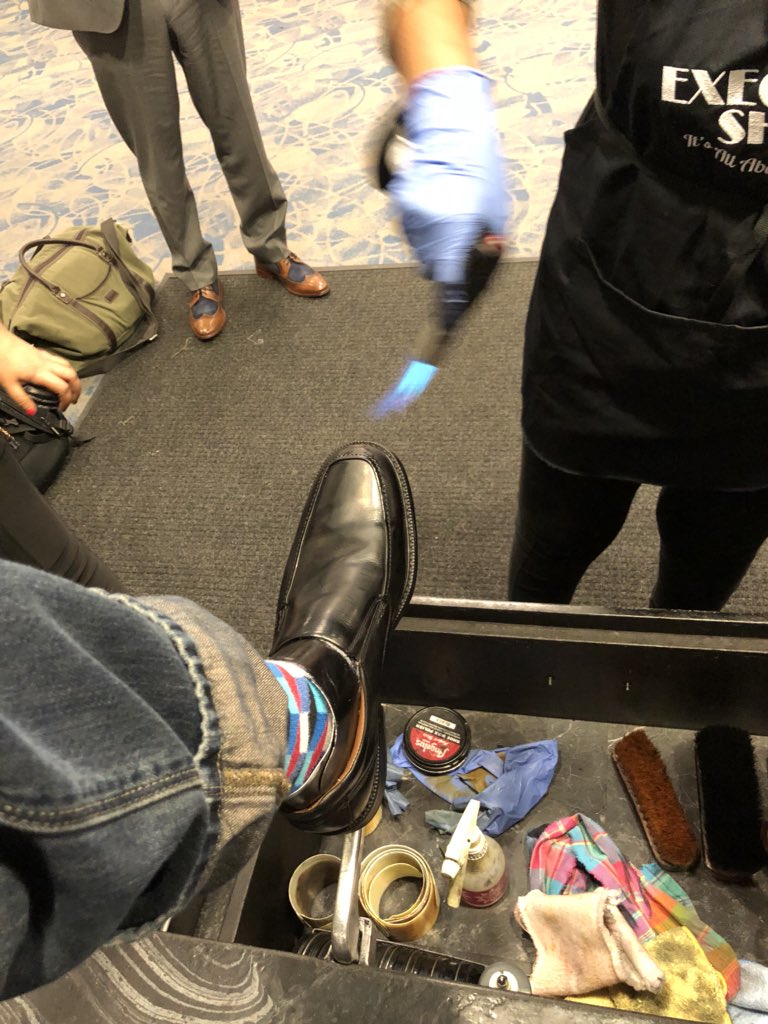 clttumordoc's tweet photo. Best thing about @CLTAirport when traveling on business is a little shoe shine! #executiveshine Always excellent! #AAOS2018 https://t.co/Lwx1bo7nIB