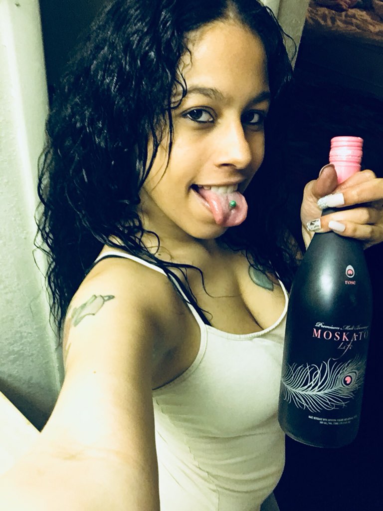 GeminiLover93's tweet photo. T up tonight 🍷🍆💦 https://t.co/19Lg1EakzD