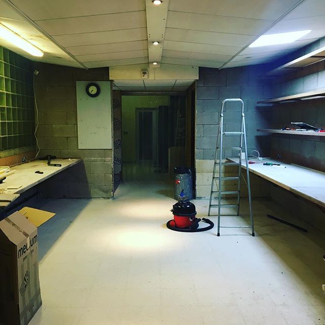 KateMaloneTweet's tweet photo. Nearly there. Thanks you space for being so kind to me. Good luck to the next potters there. Hand over keys tomorrow after 31 years there. #horayforclay #studo #emptystudio #ballspondstudio https://t.co/3qQGKXB0mq https://t.co/GDOfpXgS2b