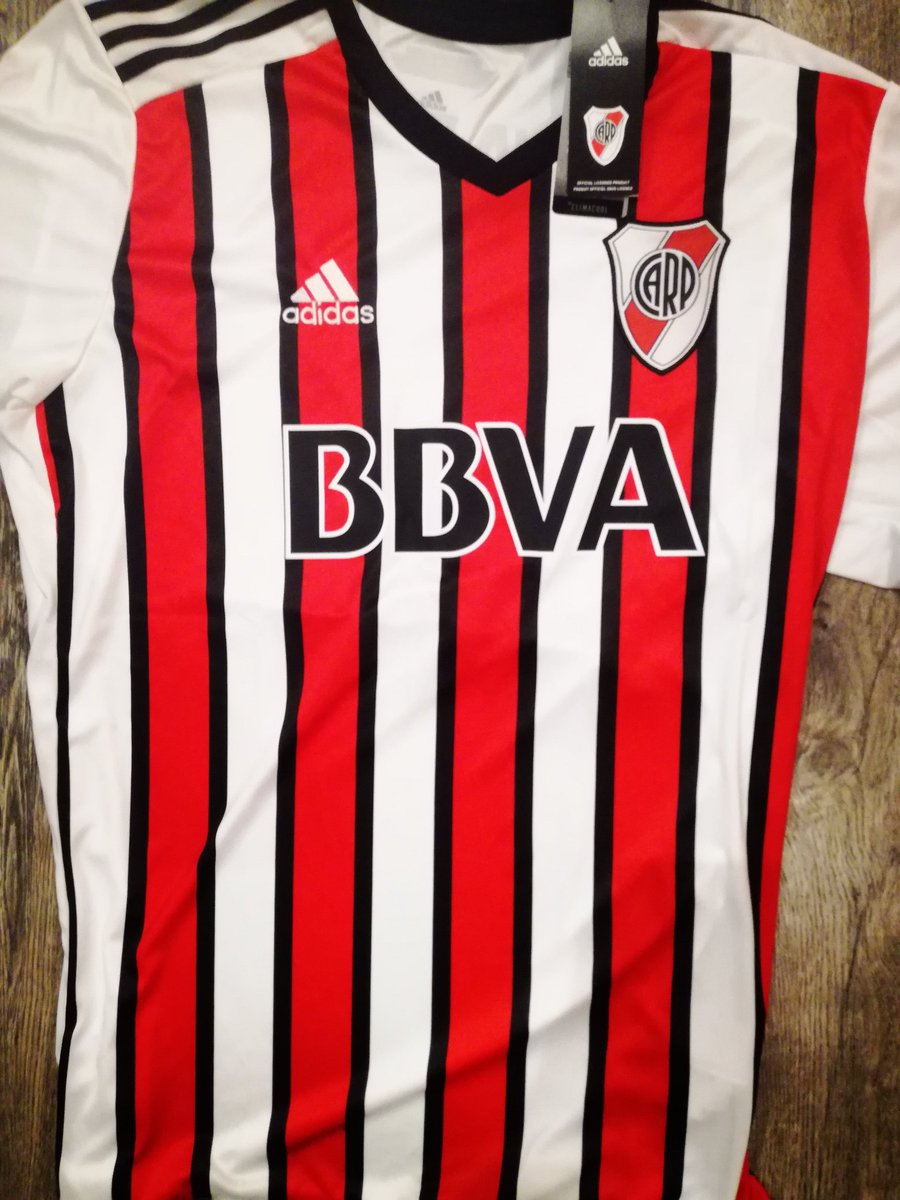 quedistintos's tweet image. SORTEO MILLONARIO ⚪🔴⚪
¿Queres ganarte la nueva tricolor de River? 

1) Dale RT y like al tweet y seguí a @quedistintos y @AleeSanzi ✍

2) Comentá etiquetando a 2 personas 
🎙-Se sortea el 20 de marzo y el ganador se anucia por aquí y por el instagram nuestro y de @AleeSanzi