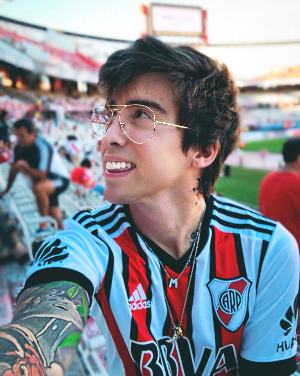 quedistintos's tweet image. SORTEO MILLONARIO ⚪🔴⚪
¿Queres ganarte la nueva tricolor de River? 

1) Dale RT y like al tweet y seguí a @quedistintos y @AleeSanzi ✍

2) Comentá etiquetando a 2 personas 
🎙-Se sortea el 20 de marzo y el ganador se anucia por aquí y por el instagram nuestro y de @AleeSanzi