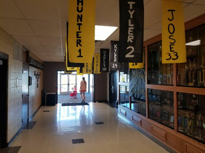 MonettSports's tweet photo. Purdy High School is decked out in Eagles basketball pride for this week's final four.
 #EaglePride https://t.co/y0peSfK5oz