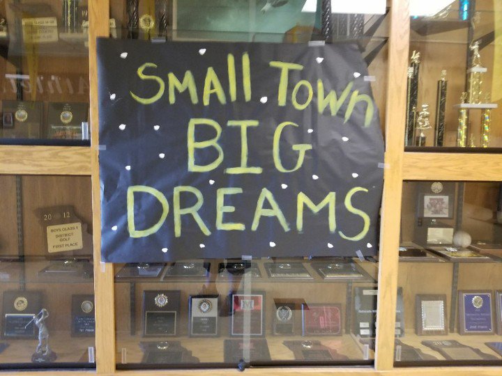 MonettSports's tweet photo. Purdy High School is decked out in Eagles basketball pride for this week's final four.
 #EaglePride https://t.co/y0peSfK5oz