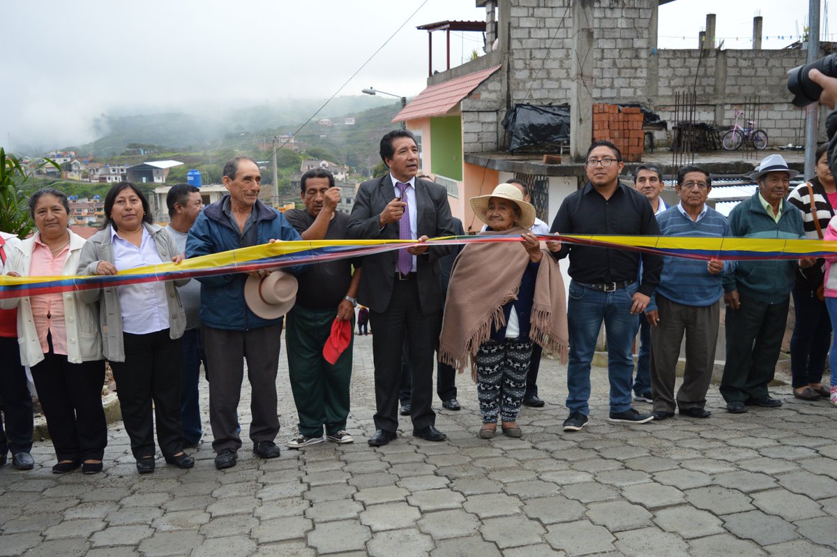 Alcalde Ramiro Maita inaugura adoquinado de la ciudadela Institucional El Pasaje.