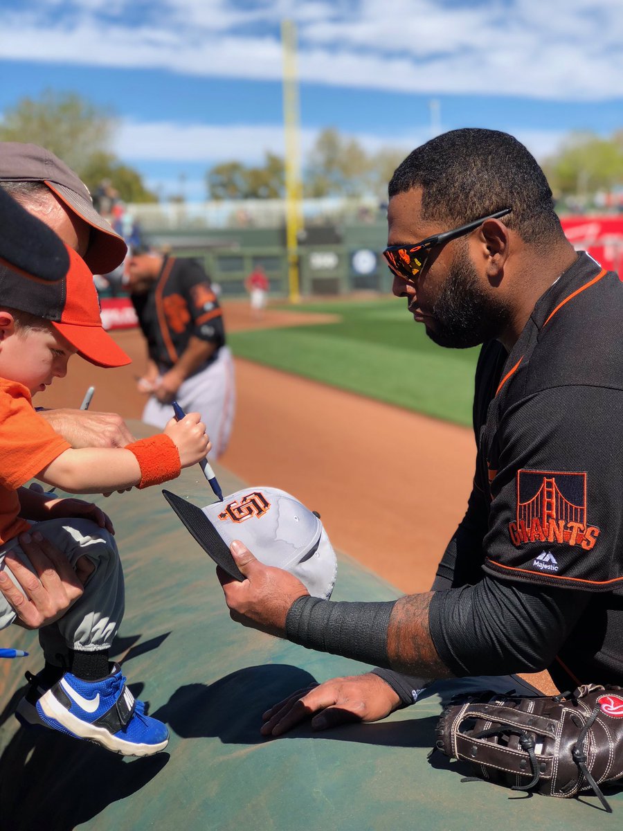 carriekib's tweet photo. @SFGiants @SportsCenter Dream Training @ST'18. When ur 3yrold autograpghs Pablo's hat + D'Arnaud's shoes before a great game. THx 2theBigs! https://t.co/l5egAWtrob