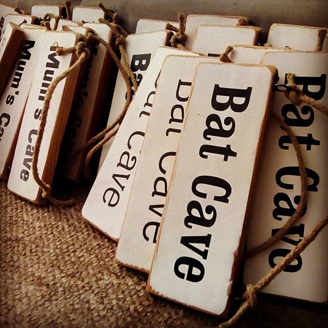 sentimentsigns's tweet image. Signs for beer caves #beercaves #beersign #personalisedsigns #customsigns #woodensigns #signs #shabbychic #doorsigns #shedsigns ift.tt/2I6ar0i