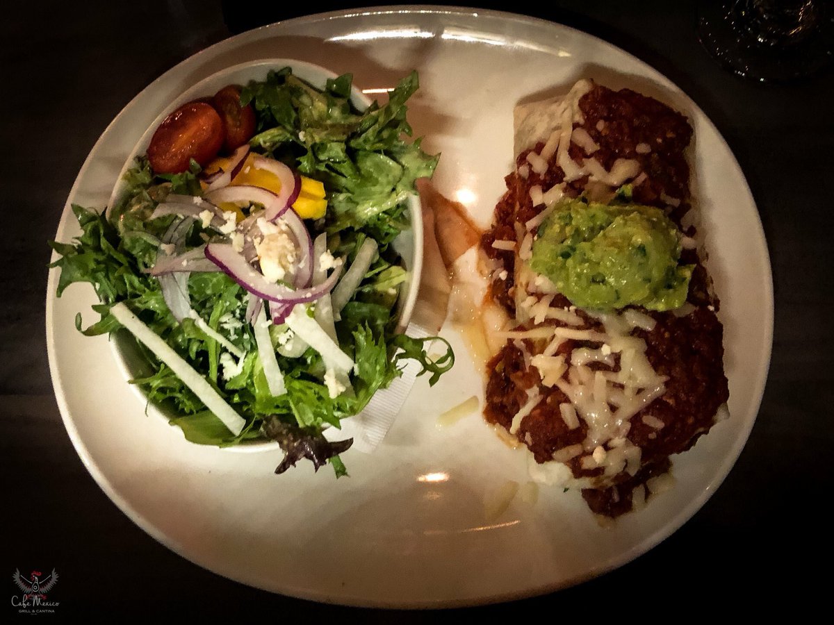 It's always a good time for a #burrito! Bonus: if you come down during Happy Hour between 3pm and 5pm (and 10pm and midnight on Fridays and Saturdays), you can enjoy a solo burrito for just $10!
#yyj #yyjeats #yyjfood #marketsquare @MarketSqVic