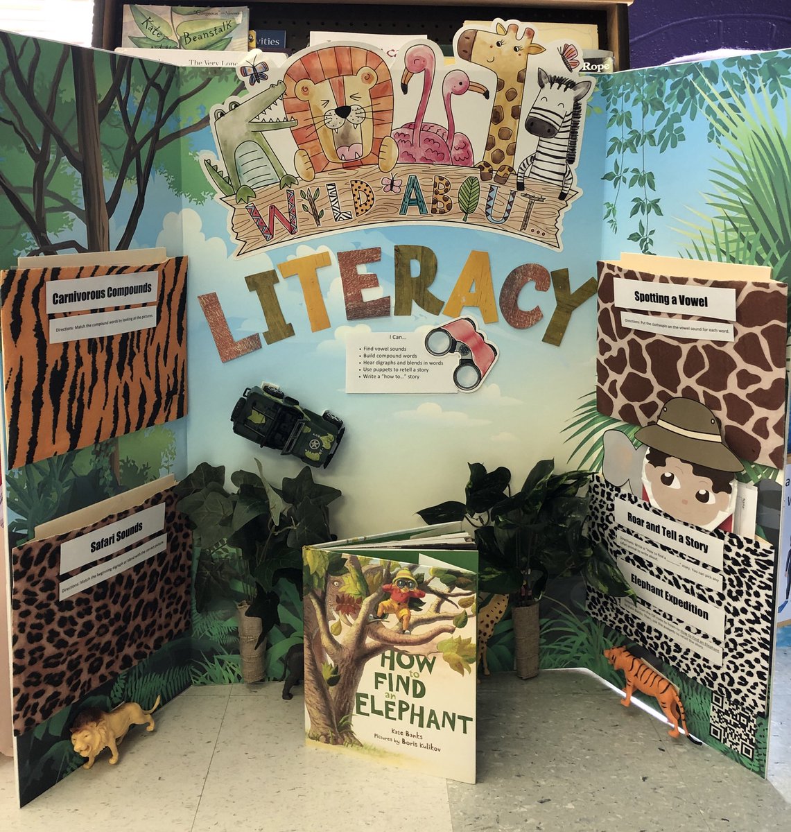 Teaching my kindergarteners at Trace how to be as Wild About Literacy as I am! 📚🐅🐘🦒