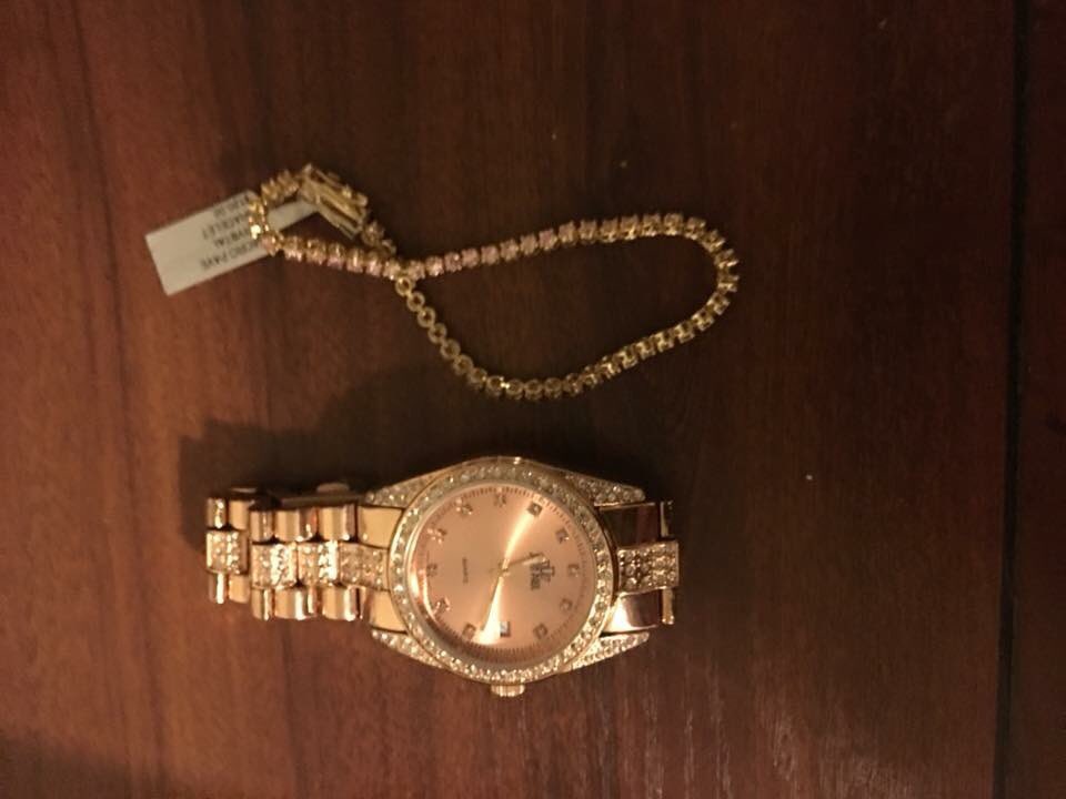 GeminiLover93's tweet photo. My man treated me today 😍💕💕 #rosegold https://t.co/7dQeieXdhq