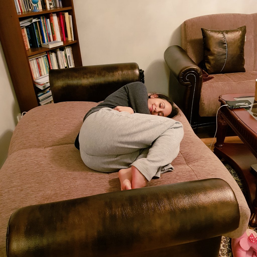 Madridgodmother's tweet photo. Not made for the adult life. #TiredAllTheTime #NappingQueen https://t.co/dN5ELFZfCh