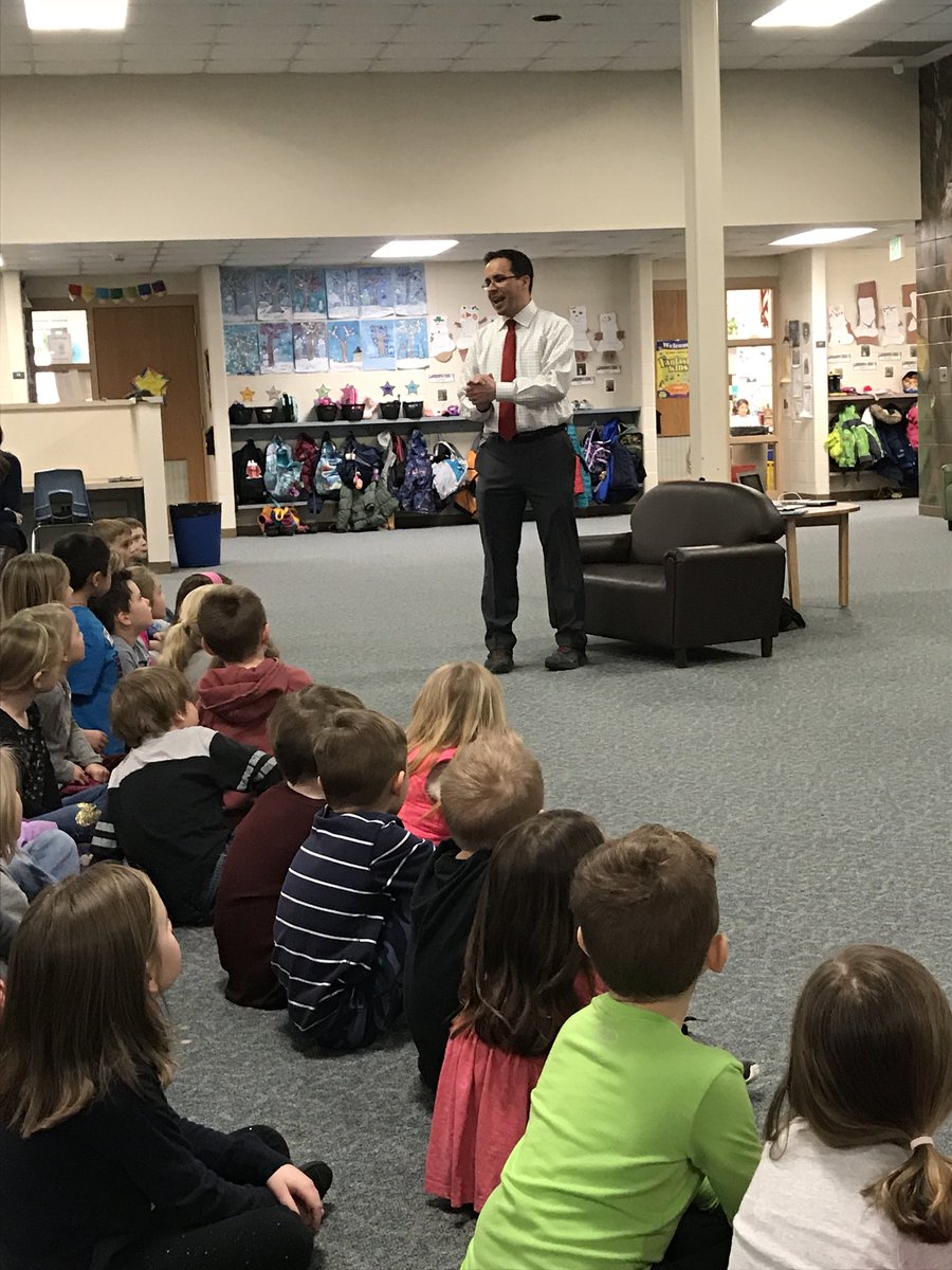 HSSDkateschm's tweet photo. Thank you Mr. Beylon for coming to talk about weather and being a meteorologist! #futurescientists  @ForestGlenElem @anghend36 @rosesund1 @AprilsKinders @LevashKinders @SteveBeylonWBAY https://t.co/YzzNota8Nm