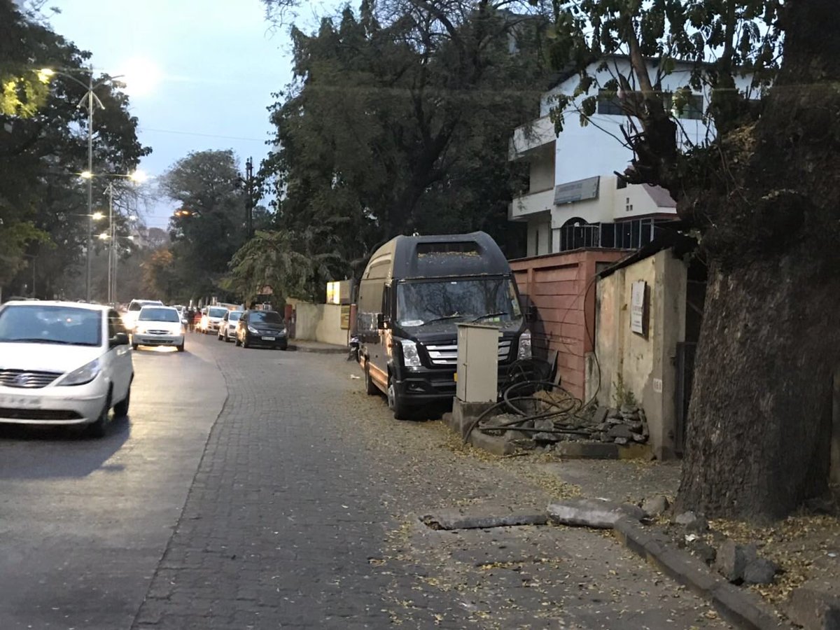 Wardekar_Ashish's tweet photo. @LoksattaLive @yogeshmehendale @sameerjawale These photos r taken from @nitin_gadkari ji’s new home in Ramnagar.vanity isn’t parked on road, its on FOOTPATH.Kara suruvat swatapasun..@CMOMaharashtra @NagpurPolice @PMOIndia @Dev_Fadnavis https://t.co/Z4zjz2kq85