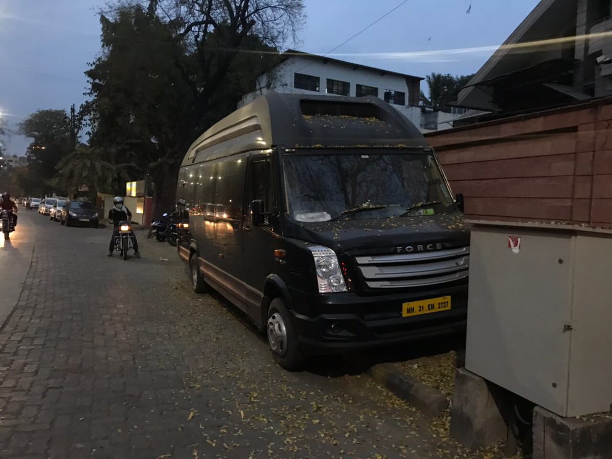 Wardekar_Ashish's tweet photo. @LoksattaLive @yogeshmehendale @sameerjawale These photos r taken from @nitin_gadkari ji’s new home in Ramnagar.vanity isn’t parked on road, its on FOOTPATH.Kara suruvat swatapasun..@CMOMaharashtra @NagpurPolice @PMOIndia @Dev_Fadnavis https://t.co/Z4zjz2kq85