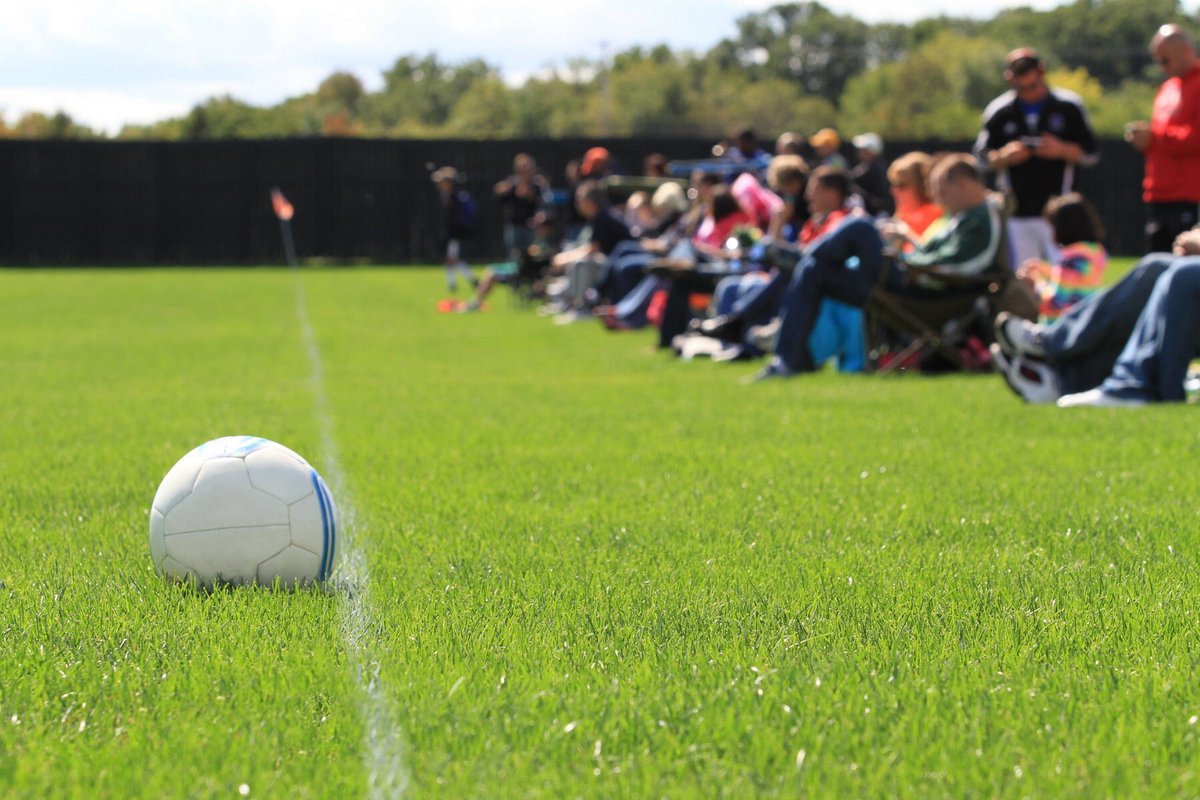 Take a look at our advice on how you can help to keep parents happy on the sidelines! #parents #youthsoccer #grassroots #football #youthfootball #coaching #soccercoach insideyouthsoccer.com/2018/03/04/adv…