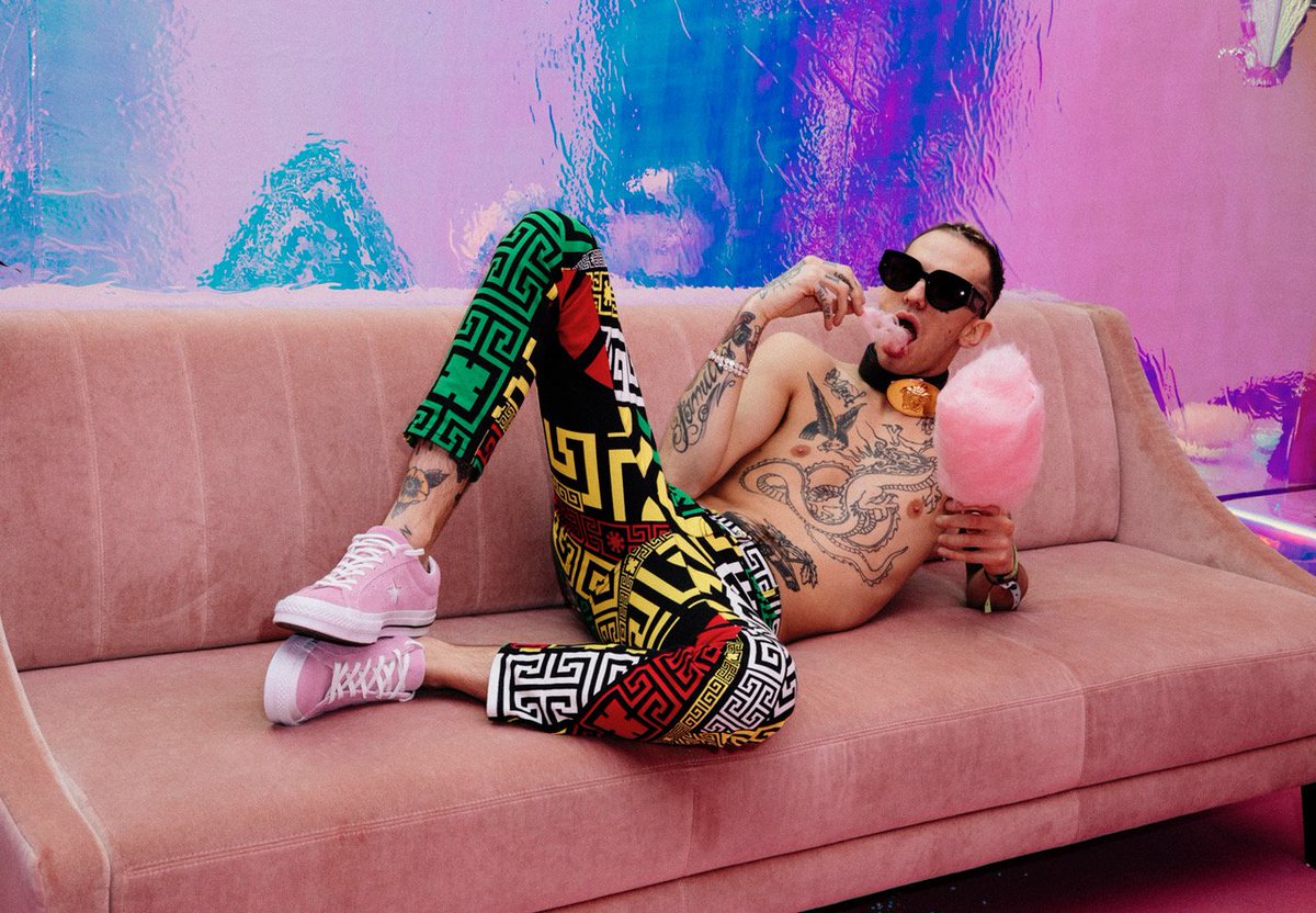 RollingStoneita's tweet image. MIDNIGHT CARNIVAL: @Converse e #AwLab sposano l’iniziativa di @AchilleLauro e @bossdoms nel nome di ONE STAR. Un anticipo di quello che i due hanno in serbo per le tappe di Milano e Roma, una vera e propria #RatedOneStar experience: bit.ly/Midnight-Carni…