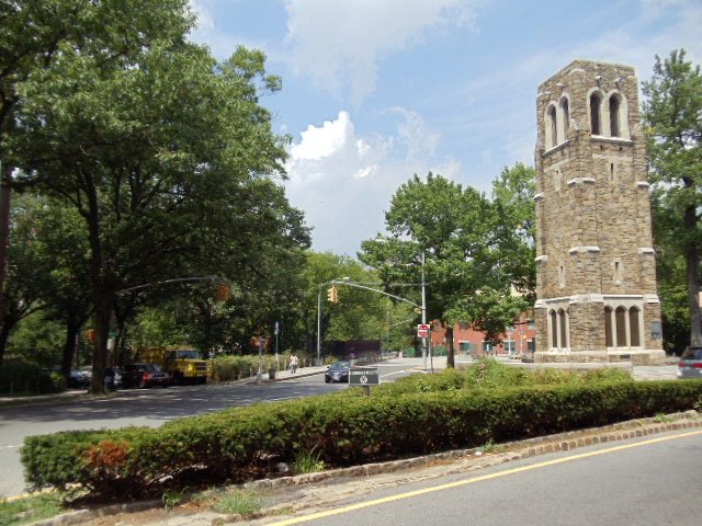 CenturyApts's tweet photo. On a warm spring day, Bell Tower Park is a great spot to bring a book to and spend the day reading! #Riverdale https://t.co/76EJvDHpnu
