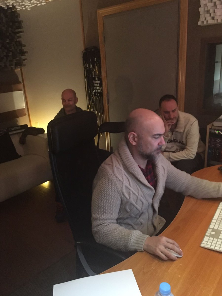 Aquí estamos ahora en Eldana Studio, escuchando las mezclas del nuevo disco, #EnergíaPositiva. Ya queda menos!! 😉