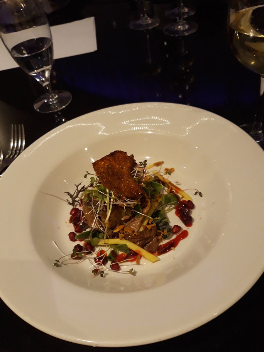 #Mouthwatering Silver Hill Confit of Duck Salad for starter @FireDawsonSt with <a href="/Novartis/">Novartis</a>  #dine4ncbi18