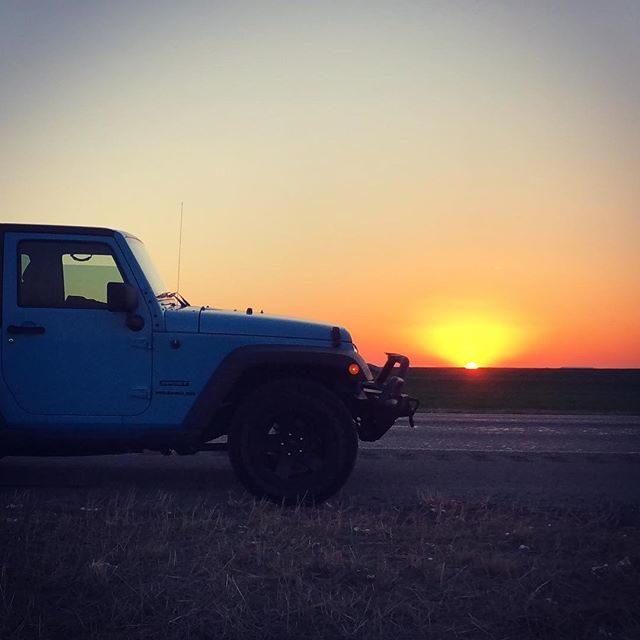 makehermean's tweet photo. Goodbye, Texas, I will miss you!!! Nothing like those Texan sunsets π
#jeep #wrangler #sunset #texas #texansunset #travelblog #chiefbluejeep #jeepwrangler #jeeplife #jeeplove #itsajeepthing #roadtrip #chiefblue #bluejeep #travelblogger #roadtrippin β¦ https://t.co/XowyWdCIlx https://t.co/85qXAnAQDI