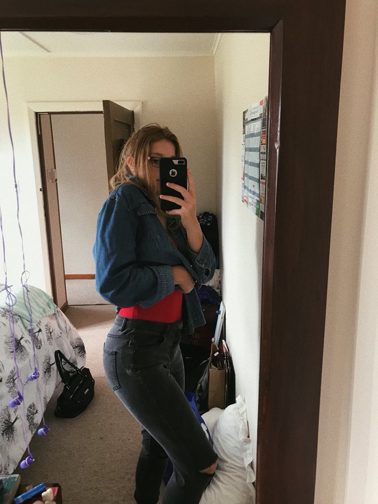 dolankiwii's tweet photo. Finally starting to be happy with my body #tuesdayselfie 💗 Happy Tues loves https://t.co/4hDMzXDBuy