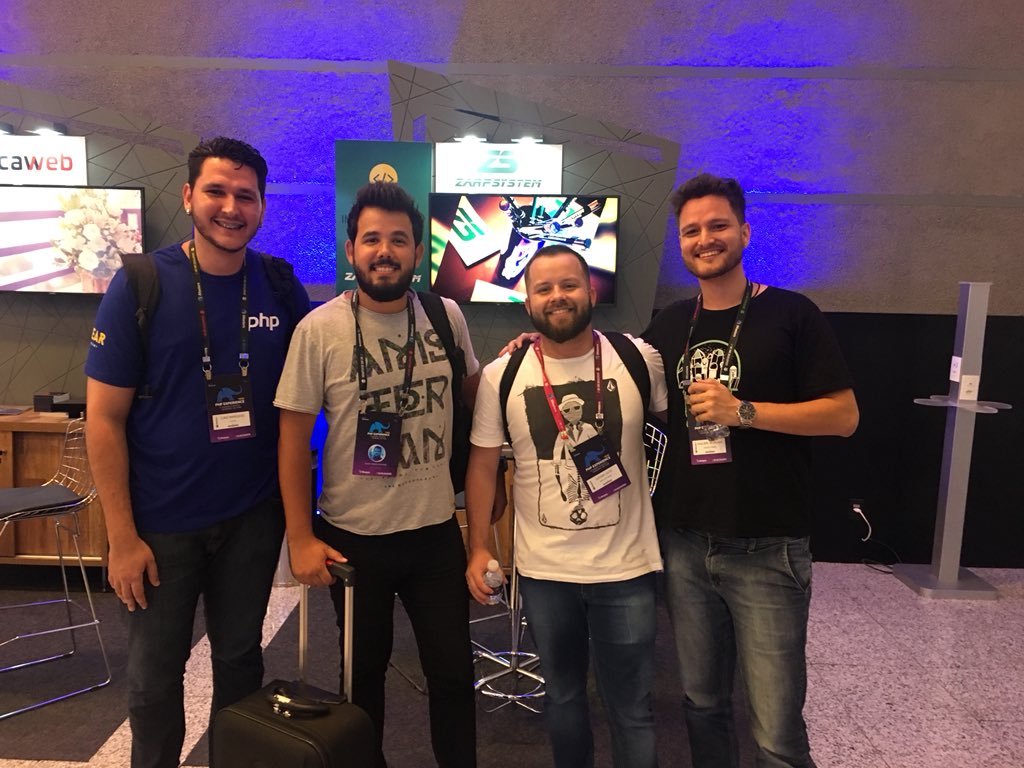 leonnleite's tweet image. Curtindo aqui o #phpx no stand da #zarpsystem