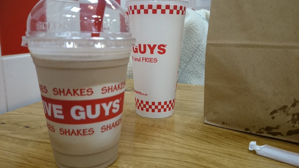 TheDampKnights's tweet photo. Warm up meal before cabaret gig at @ProhibitionBar_ tonight.
@FiveGuysUK #FullBelly #SoManyChips https://t.co/Y48SVPb34B