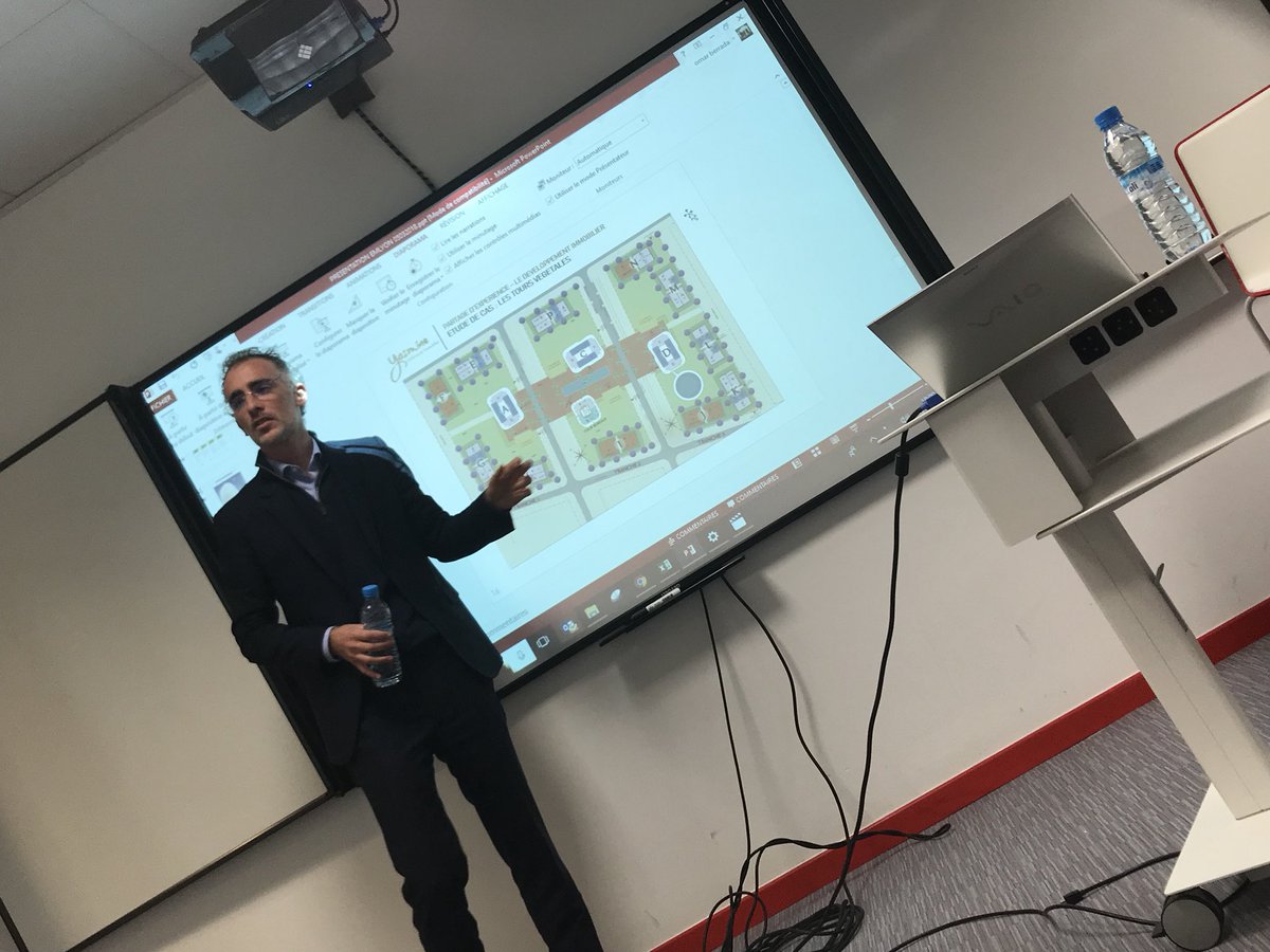 SoufianeMokrini's tweet photo. Merci à Omar Berrada pour sa conférence sur les métiers du commercial / secteur d’activité : Immobilier #CycleconfsEM #earlymakers  @emlyon_casa https://t.co/teJJ7TzVyq