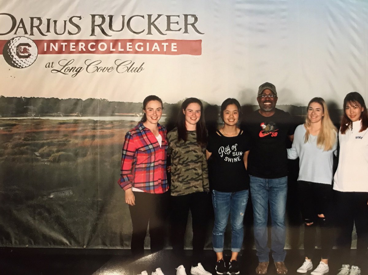 DukeWGOLF's tweet photo. A fun weekend at #DRI18 and always a treat to meet @dariusrucker! What a show he puts on. ๐ https://t.co/8mAgcLWG7g
