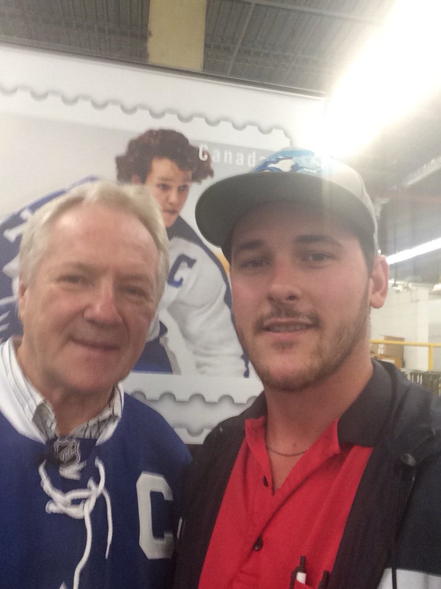 kernelquinn's tweet photo. @TheFordFANatic no bigger leaf fans than these 4. @captainquinn93 @amanda_mcintosh @MadelainePineo #FansGoFurther https://t.co/rZDBTHnivX