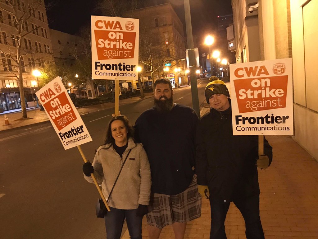 workersworld's tweet image. We're at the West Virginia capital building in Charleston on day 8 of the courageous strike by teachers and education workers #WVTeachersStrike #DefeatAusterity