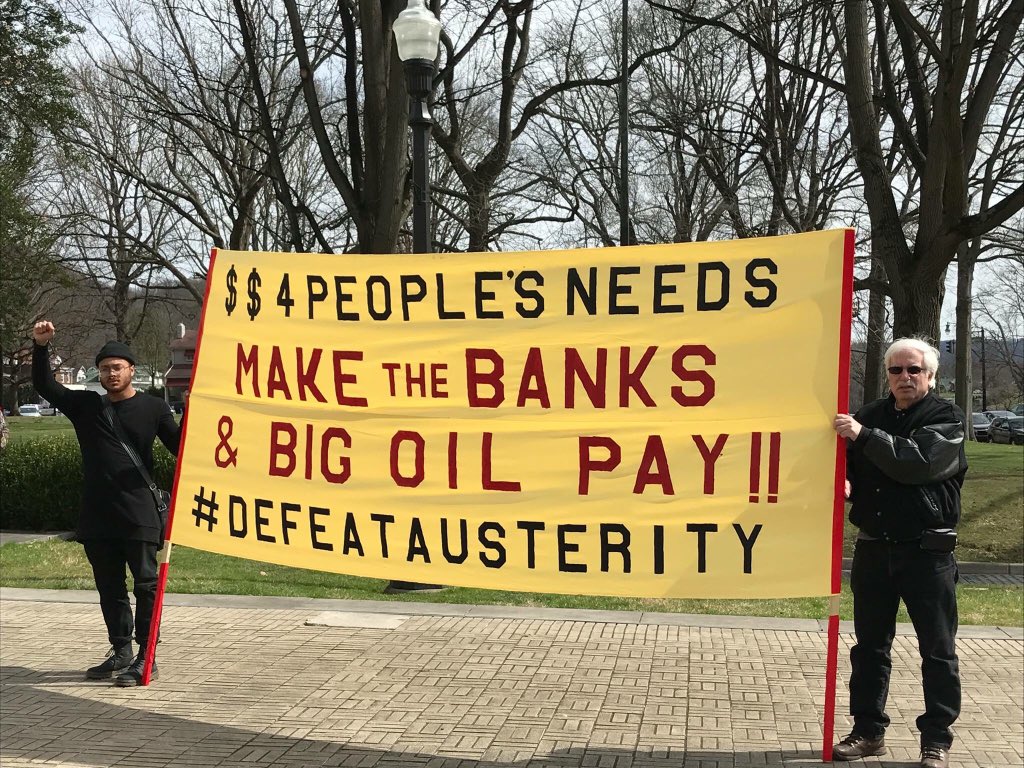 workersworld's tweet image. We're at the West Virginia capital building in Charleston on day 8 of the courageous strike by teachers and education workers #WVTeachersStrike #DefeatAusterity