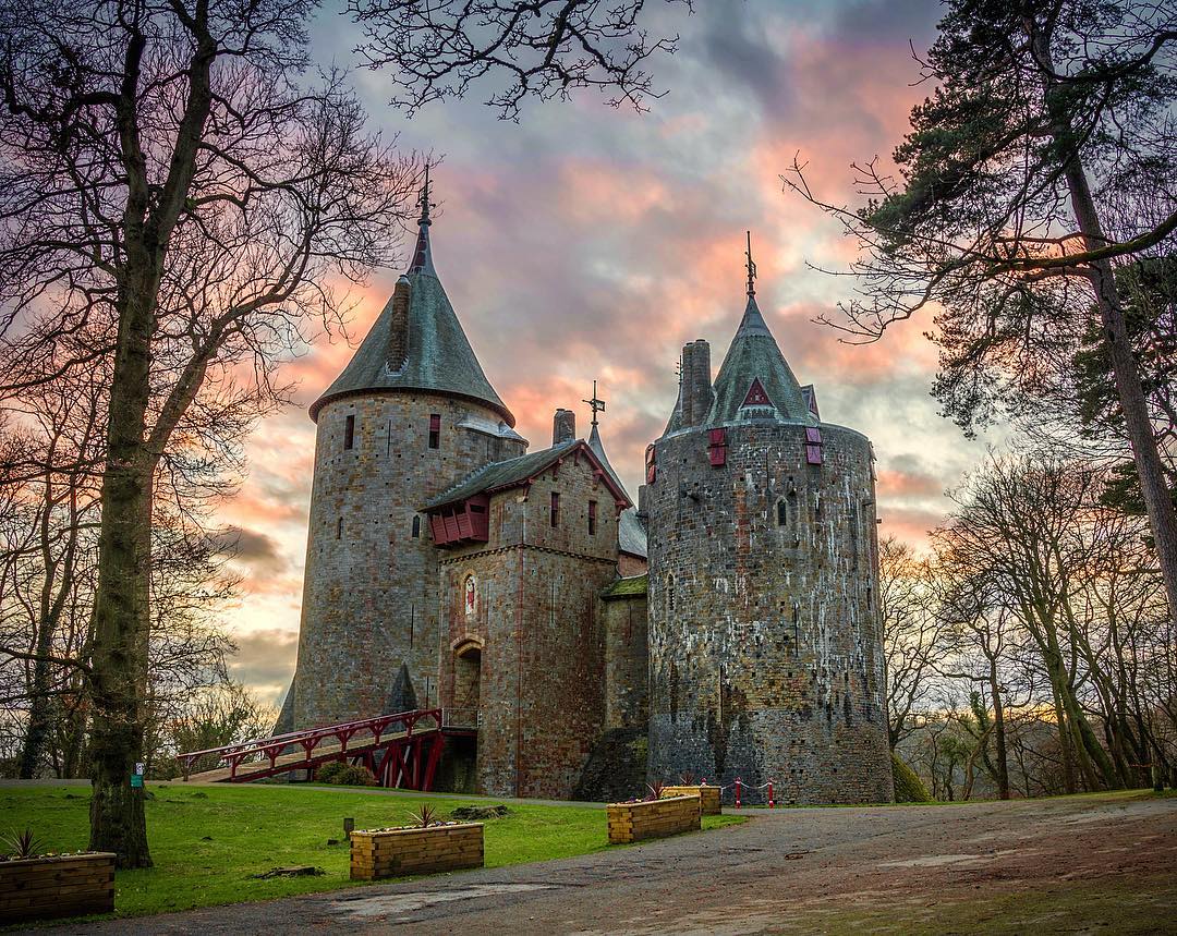 🏰 Wales has more castles per square mile than anywhere in the world. This is Castell Coch, which looks like it is straight out of a fairytale... Image and caption by George Harper instagram.com/harplington/