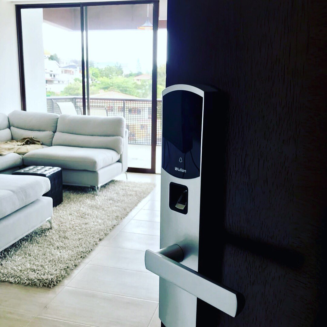 Domotike's tweet photo. Nueva Cerradura #Bern para tu casa inteligente #smarthome #Quito #FelizLunes https://t.co/baWx8Mx5o4
