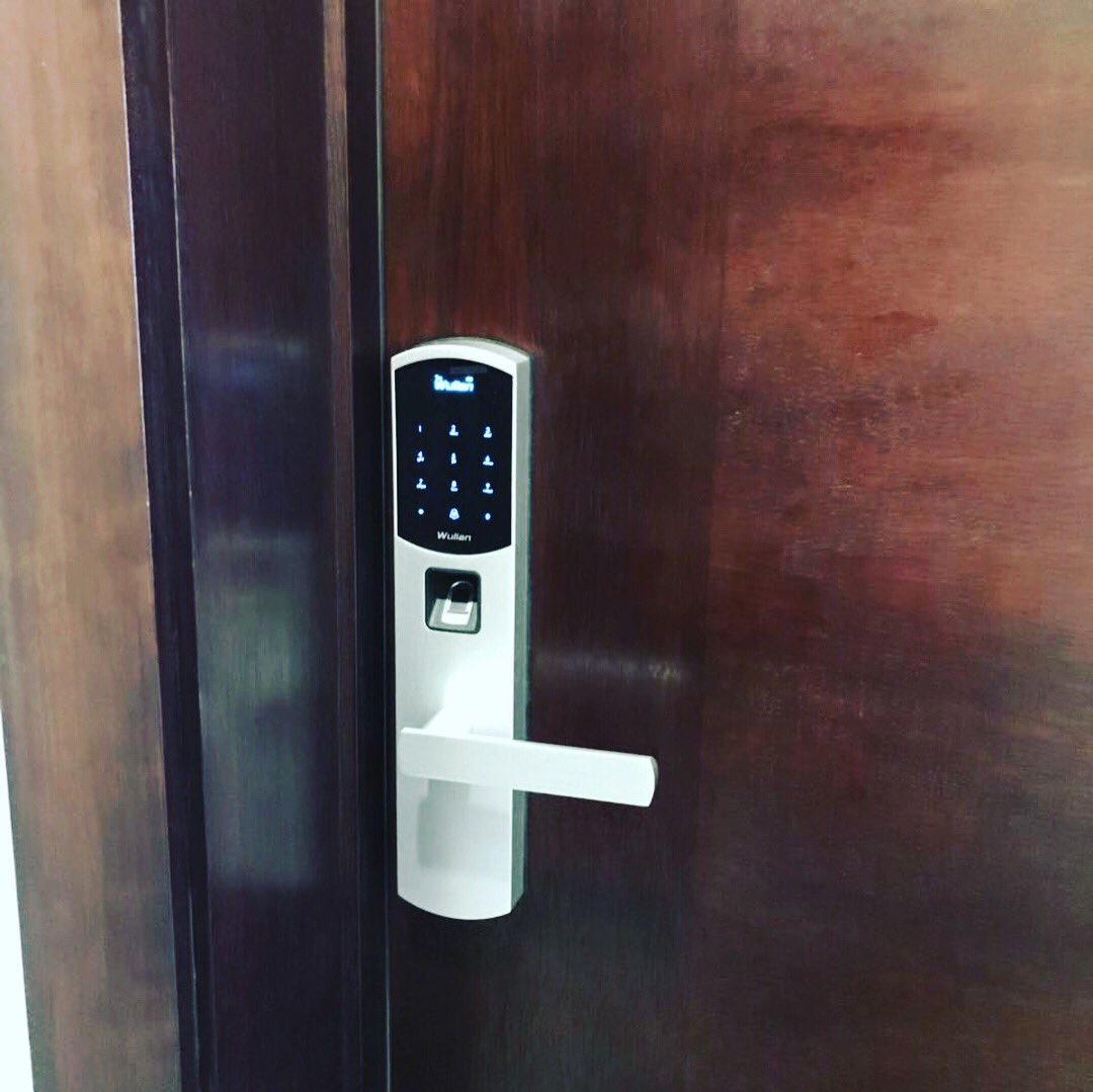 Domotike's tweet photo. Nueva Cerradura #Bern para tu casa inteligente #smarthome #Quito #FelizLunes https://t.co/baWx8Mx5o4