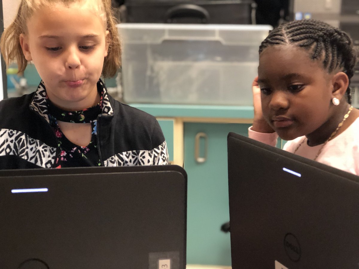 wiseowltech's tweet photo. Designing our donation cutouts to support Cancer research with @googledocs #PBL #DeeperLearning #projectforacause @SoTECHcellent @HopewellSchools https://t.co/K7i3bnnkvQ