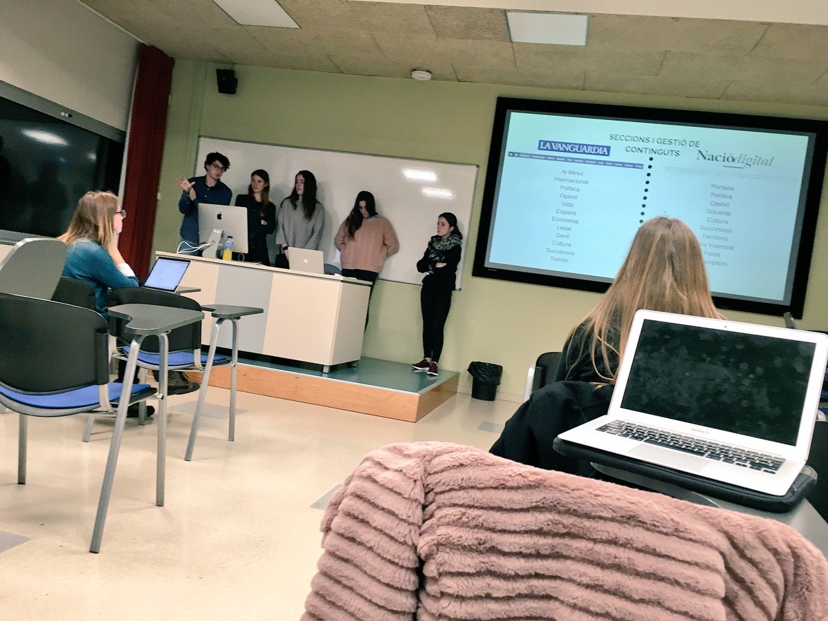 CesarAF1's tweet photo. Seguimos en #DigitalBlanquerna18 con la interesante comparación entre dos medios del ámbito nacional:  @LaVanguardia y @naciodigital . El análisis de ambos lo exponen @eulaliamh1 ,@Clarapc3 ,@joangavalda7 , @ninasalo95 y @nat_requena . https://t.co/vxAYTOrC8S