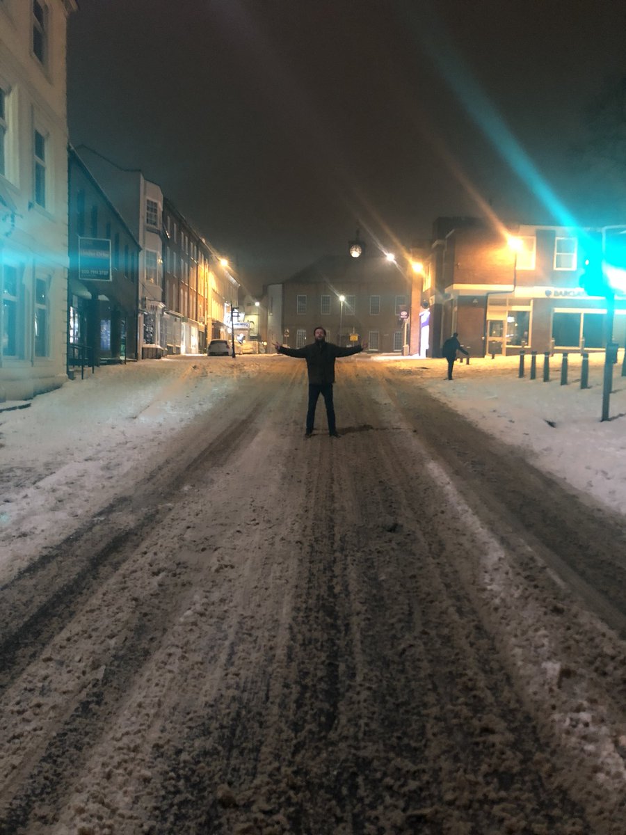 Disaster1Master's tweet image. Some of the #DisasterMaster team out in the snow! 😅

Did the snow hit you hard it your area? Comment below 👇👇