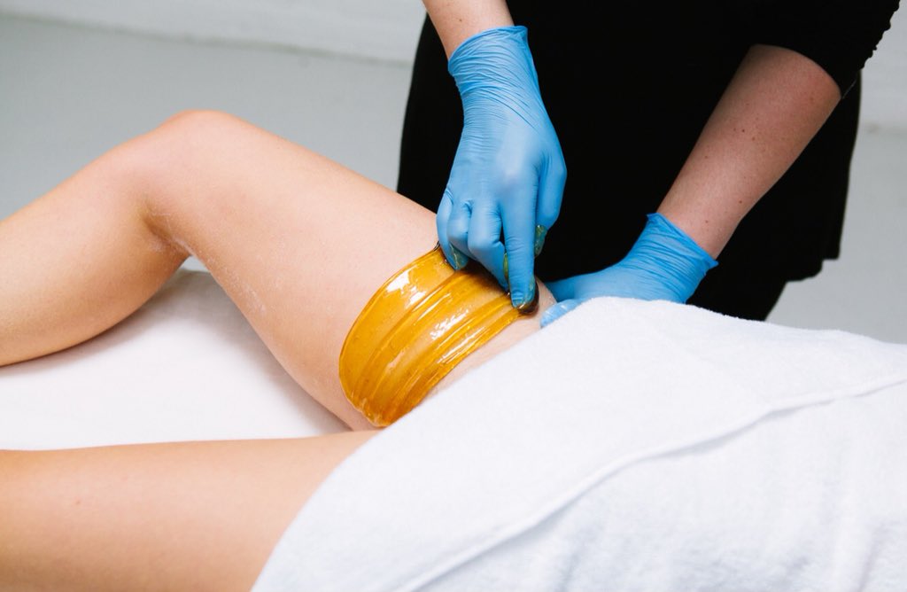 TheSugarista's tweet photo. What makes for good Sugaring? Your client shouldn’t feel a thing when you’re applying the Paste. How can you achieve this? Lighten up your pressure, adjust your hand positioning. Want more #sugaring tips? Hit me up! #londonsugaringcompany https://t.co/brxAIlieZt