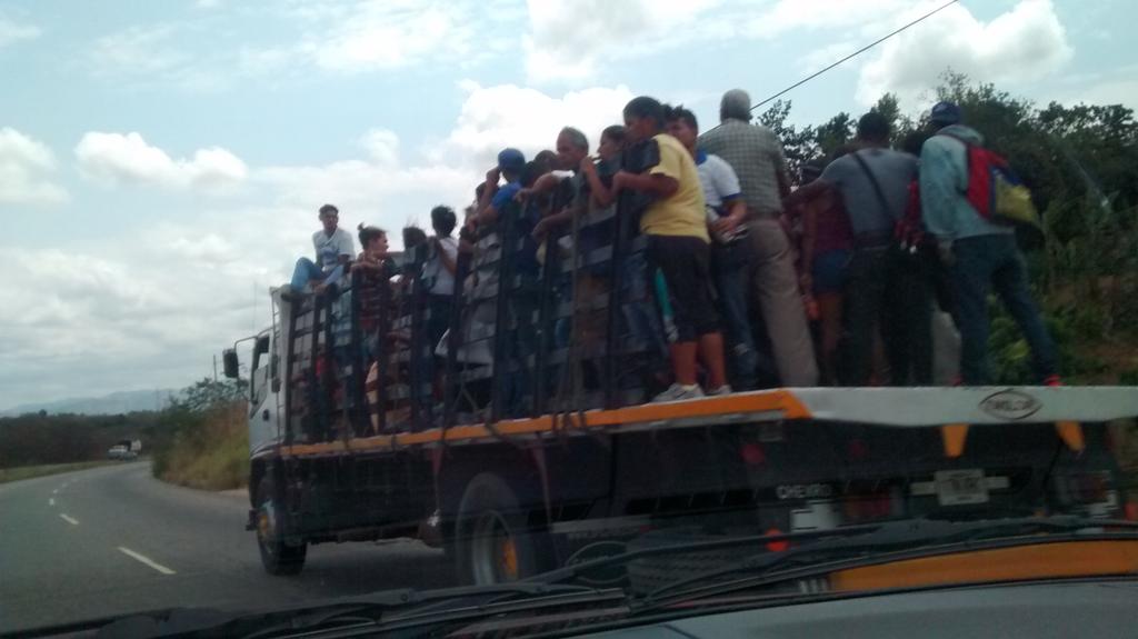 macgve's tweet photo. Se justifica esto??? Hoy 5MAR2018. Autopista Charallave Ocumare! @trafficMIRANDA #SOSVenezuela hasta cuando? https://t.co/Uk1JutRGlk
