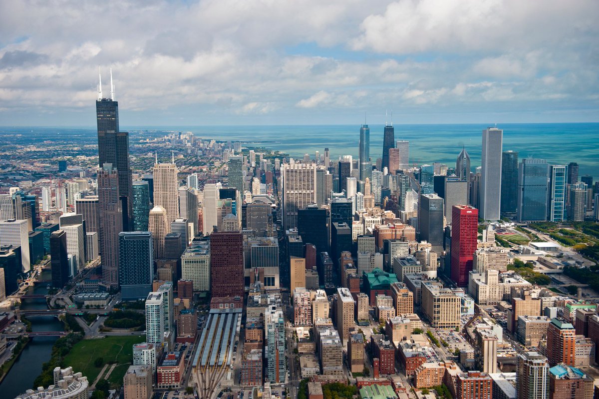MayorRahm's tweet photo. For the 5th straight year, @SiteSelection Magazine has named Chicago the #1 metro area in the nation for corporate relocation and investment. #ChicagoHome https://t.co/CuY5mHoKSL