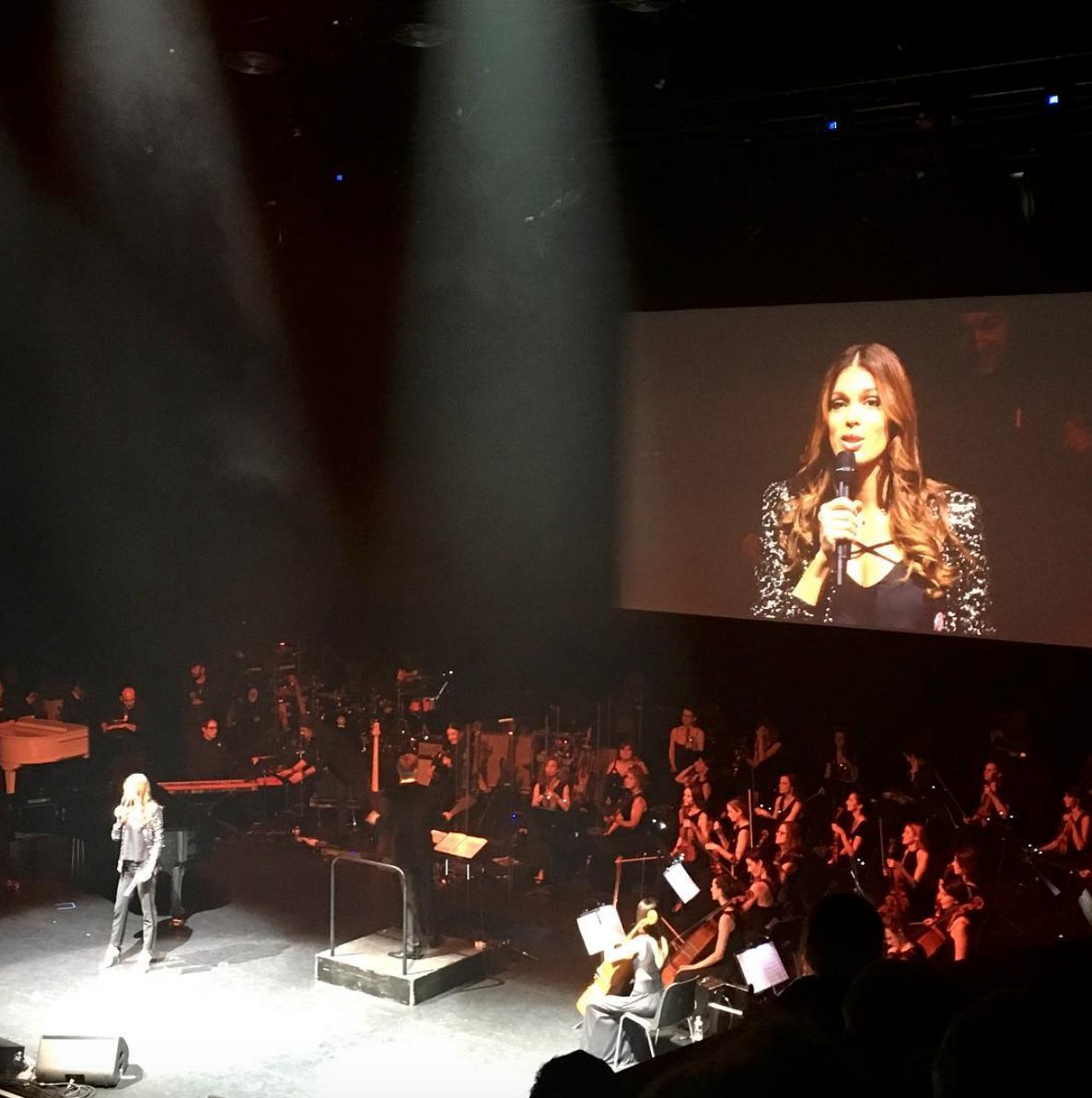 TLMCofficiel's tweet image. La belle @IrisMittenaereO ouvre la soirée ! Quelle chance d’avoir le soutien de #MissUnivers sur ce bel événement ! #GalaTLMC #TLMC