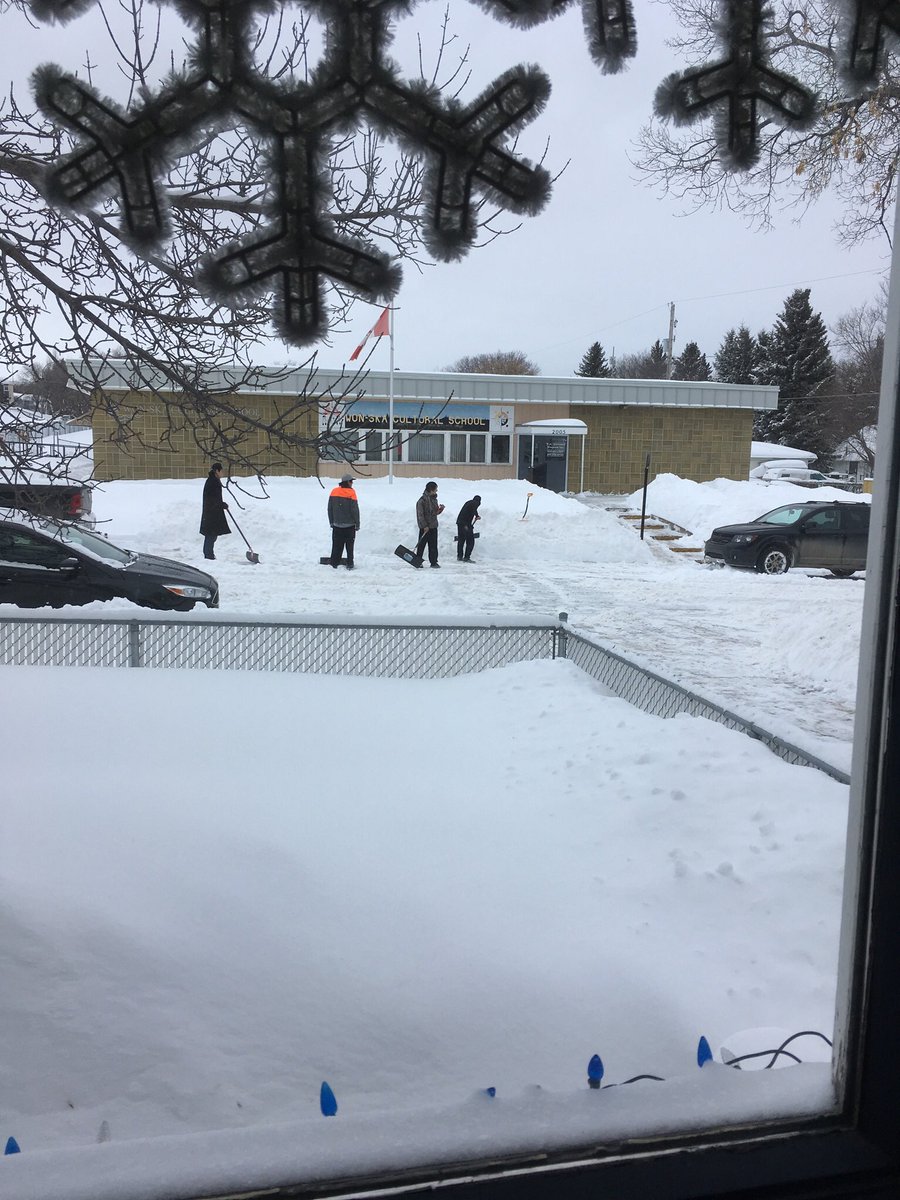 PraireGirlNorth's tweet photo. Shout out to #WonSka Cultural School @SRPSD119 students who finished shoveling out my driveway that I didn’t get finished this morning. @princealbertnow #YPA #SKstorm #Winter #stillgoodintheworld 👍🏻❄️❄️ https://t.co/NVVhJpQ03u