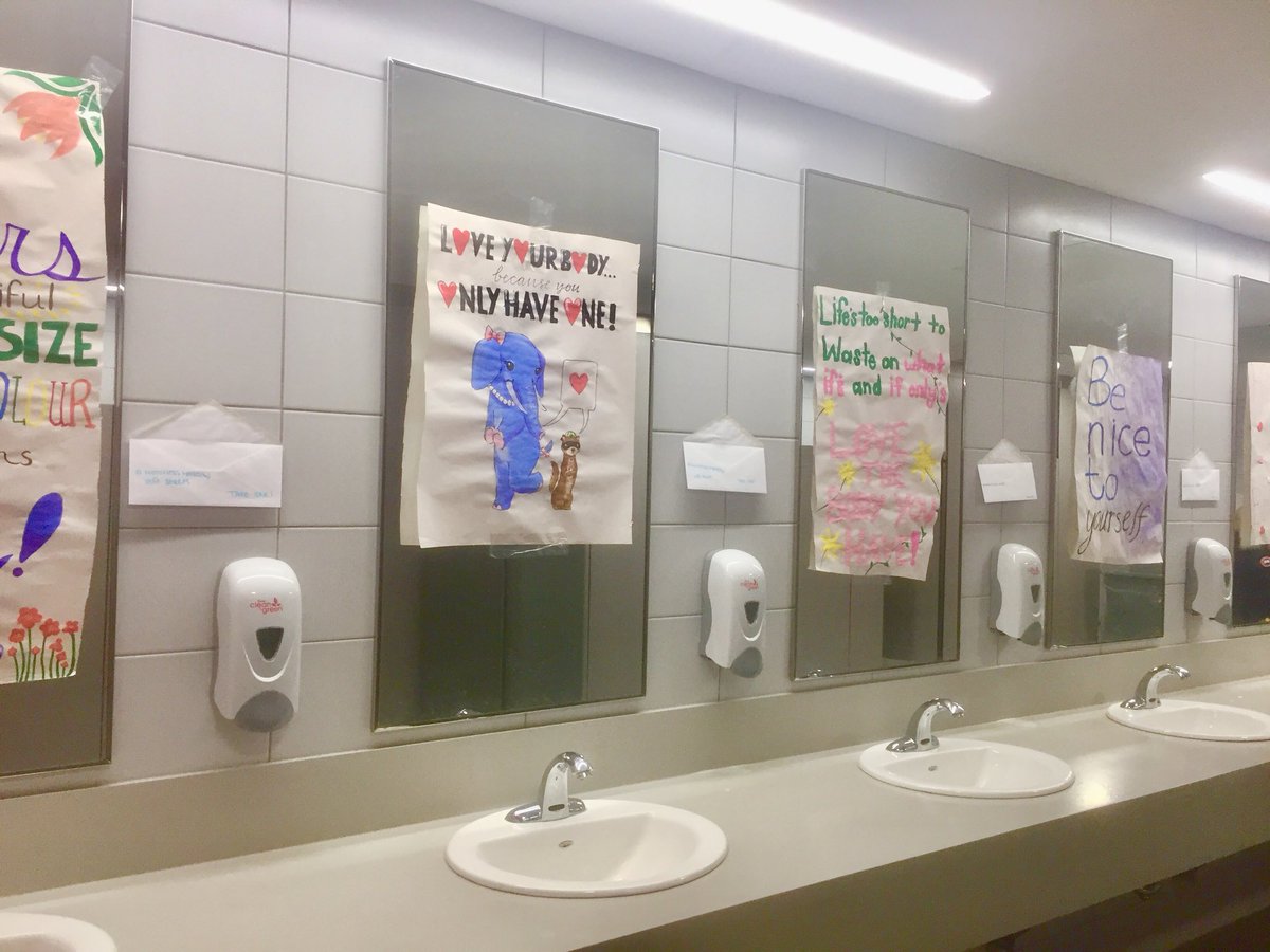 RachelDelevigne's tweet photo. #MirrorlessMonday at my university to promote positive body image! 💕 https://t.co/cxzqK1Jmcv