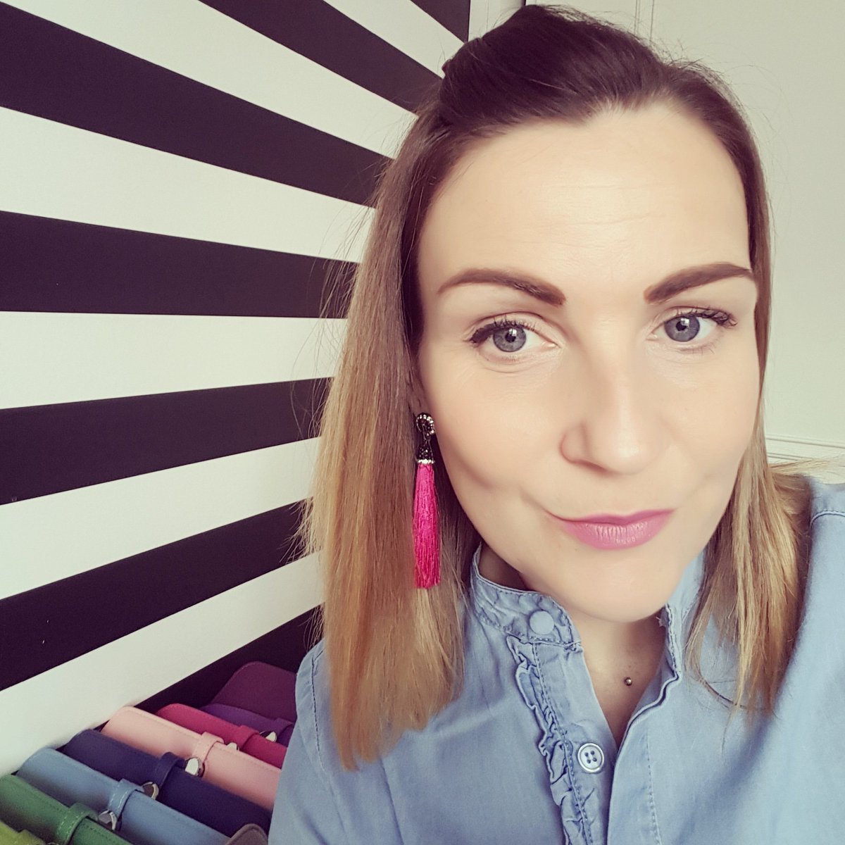 LauraRBoutique1's tweet photo. Lots of colour options.  Available online £5.99 #tasselearrings #fashionaccessories #trend https://t.co/dSAaODTusH