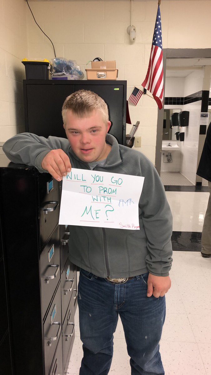 haydenrogers8's tweet photo. help smith find a prom date 😻😻😻 https://t.co/IJ7LmAykB7