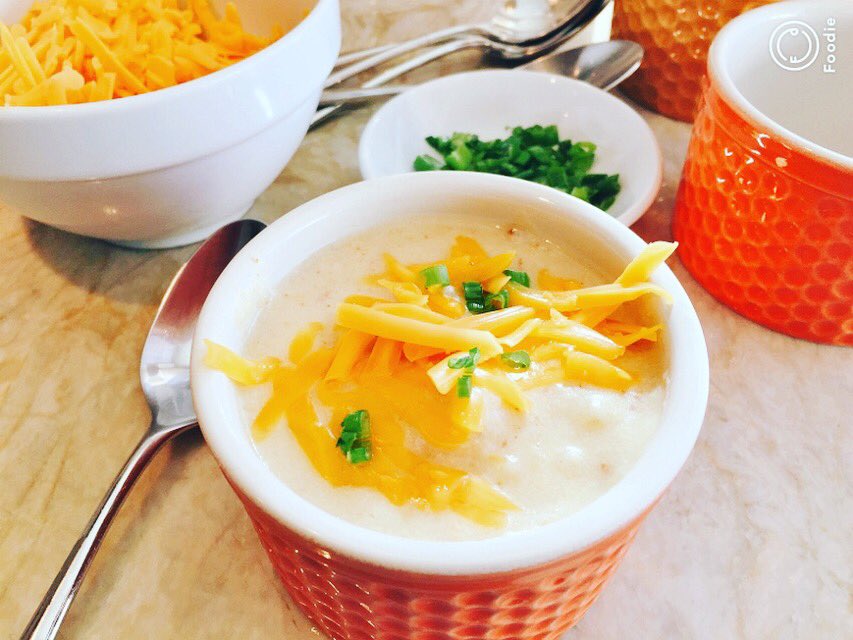 genabellrecipes's tweet photo. Potato Soup with Cheddar &amp; Chives! Simple Weeknight Meals! #livelovelaughfood #soupermonday #potatosoup #eaats #dinnertime #vegetarian https://t.co/pyOqrMNR9O