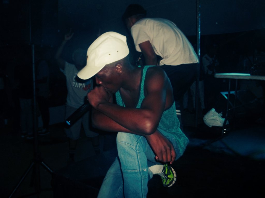 ScavengerSA's tweet photo. Alot of people ask me why I go on my knees when I perform?? 😐Well, That's My way of showing #RispekT and #Unity to the Crowd 🔥 @lation_016 https://t.co/BZOXEnAHrH