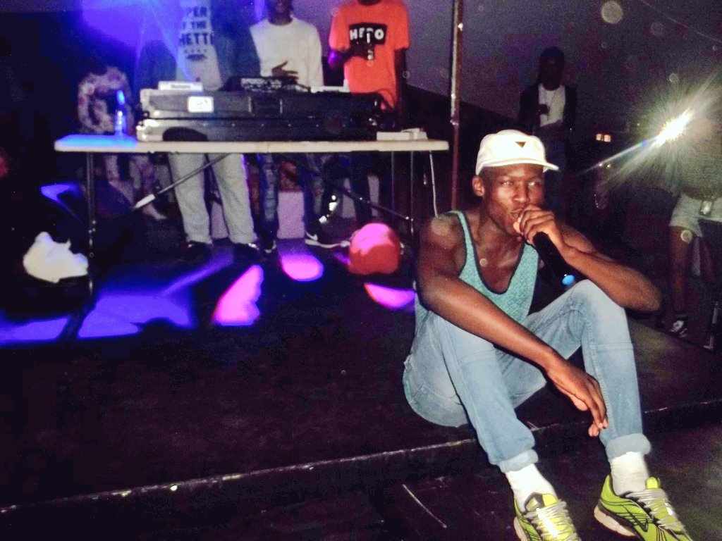 ScavengerSA's tweet photo. Alot of people ask me why I go on my knees when I perform?? 😐Well, That's My way of showing #RispekT and #Unity to the Crowd 🔥 @lation_016 https://t.co/BZOXEnAHrH