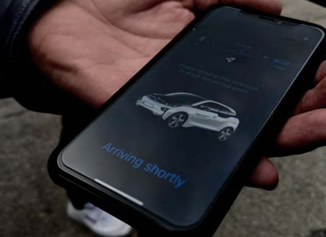 bazzell's tweet photo. .@BMW wants to turn your #smartphone into your #car key https://t.co/Mpln1jDlHb #cdwsocial https://t.co/kWkCLg6WCv
