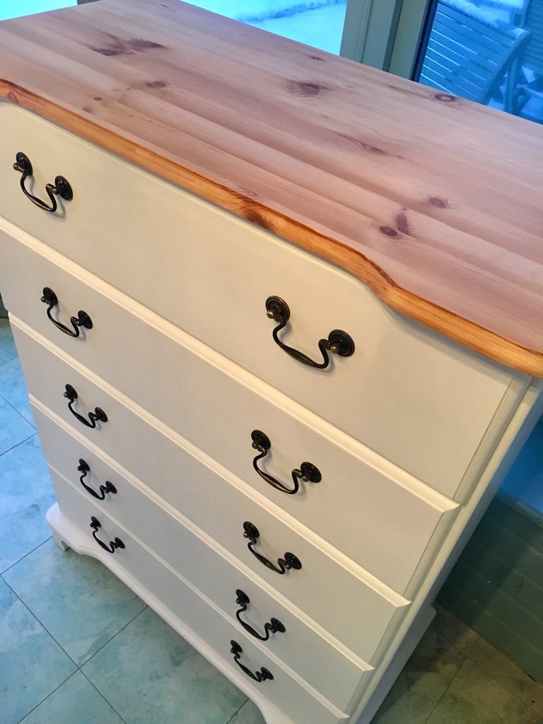 lovedbylottie's tweet photo. Pine is perfect to update! Get rid of the orange and embrace a far more natural version of itself. #RecycleReuseRelove #Wilmslow #cheshire #shoplocal #lovepaint ๐ https://t.co/IXQrYeDVD9